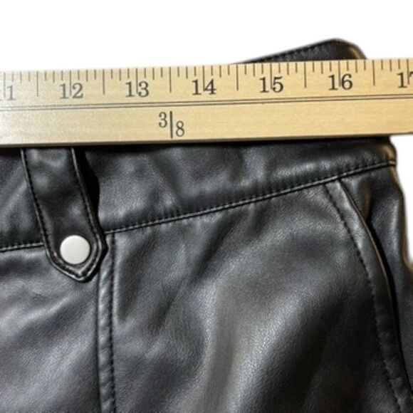 7 For All Mankind Faux Leather Pants Large Women Black High Rise Vegan Cargo EUC - Picture 12 of 16